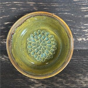 Olive Speckled Garlic grater 1